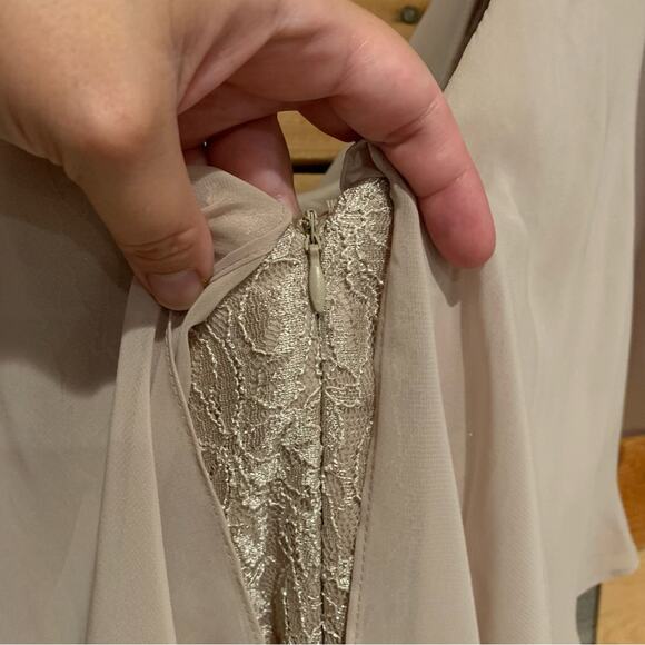 JESSICA HOWARD Short Glitter Lace Dress With Chiffon Capelet In Champagne Sz 12 - Picture 12 of 15